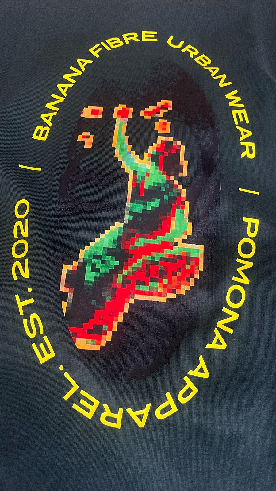 PIXEL BANANA TEE – PINE GREEN